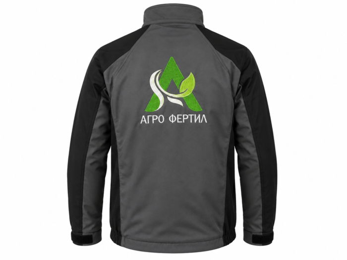 Бродирано фирмено лого АГРО ФЕРТИЛ върху работно яке – детайл“